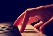 PG模拟器官网：国足众将积极备战日本 主帅伊万表情严肃.